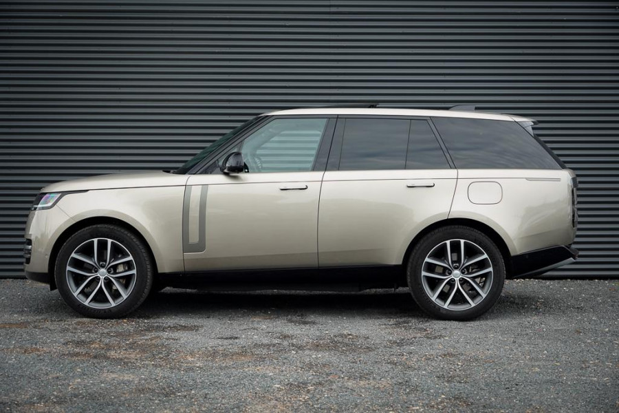 Land Rover Range Rover 3.0 P460e HSE PHEV / Batumi Gold / Towing Pack / Pano / NL Auto / 4Wiel sturing