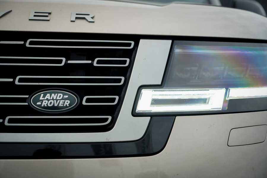 Land Rover Range Rover 3.0 P460e HSE PHEV / Batumi Gold / Towing Pack / Pano / NL Auto / 4Wiel sturing