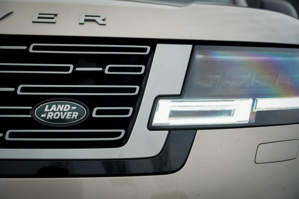 Land Rover Range Rover 3.0 P460e HSE PHEV / Batumi Gold / Towing Pack / Pano / NL Auto / 4Wiel sturing