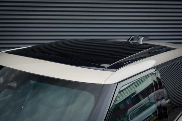 Land Rover Range Rover 3.0 P460e HSE PHEV / Batumi Gold / Towing Pack / Pano / NL Auto / 4Wiel sturing
