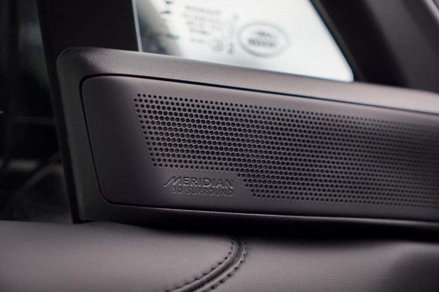 Land Rover Range Rover 3.0 P460e HSE PHEV / Batumi Gold / Towing Pack / Pano / NL Auto / 4Wiel sturing