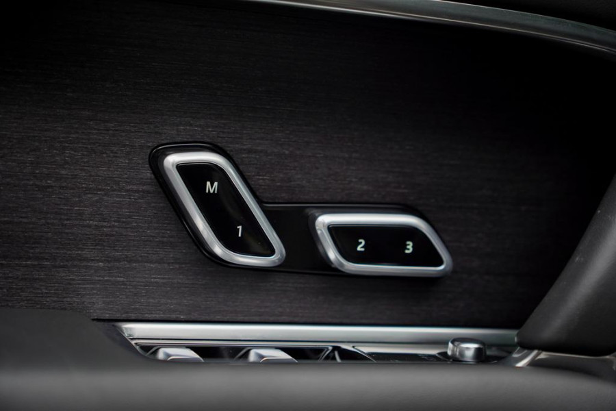 Land Rover Range Rover 3.0 P460e HSE PHEV / Batumi Gold / Towing Pack / Pano / NL Auto / 4Wiel sturing