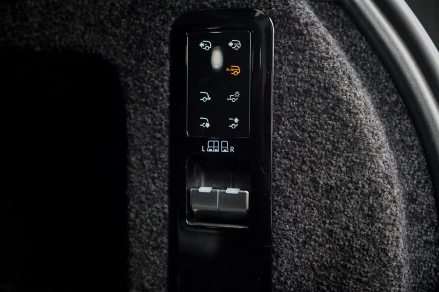 Land Rover Range Rover 3.0 P460e HSE PHEV / Batumi Gold / Towing Pack / Pano / NL Auto / 4Wiel sturing