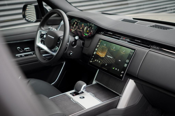 Land Rover Range Rover 3.0 P460e HSE PHEV / Batumi Gold / Towing Pack / Pano / NL Auto / 4Wiel sturing