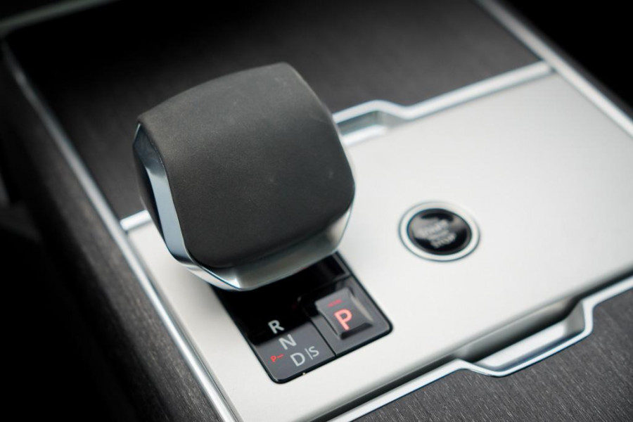 Land Rover Range Rover 3.0 P460e HSE PHEV / Batumi Gold / Towing Pack / Pano / NL Auto / 4Wiel sturing