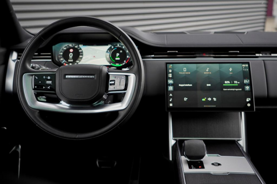 Land Rover Range Rover 3.0 P460e HSE PHEV / Batumi Gold / Towing Pack / Pano / NL Auto / 4Wiel sturing