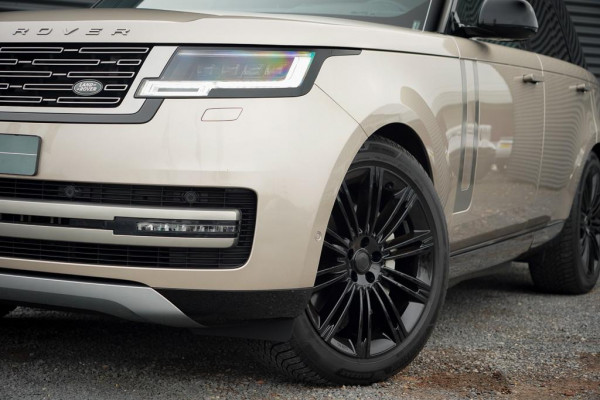 Land Rover Range Rover 3.0 P460e HSE PHEV / Batumi Gold / Towing Pack / Pano / NL Auto / 4Wiel sturing