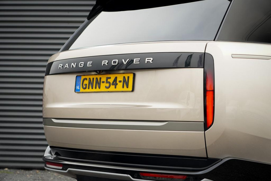Land Rover Range Rover 3.0 P460e HSE PHEV / Batumi Gold / Towing Pack / Pano / NL Auto / 4Wiel sturing