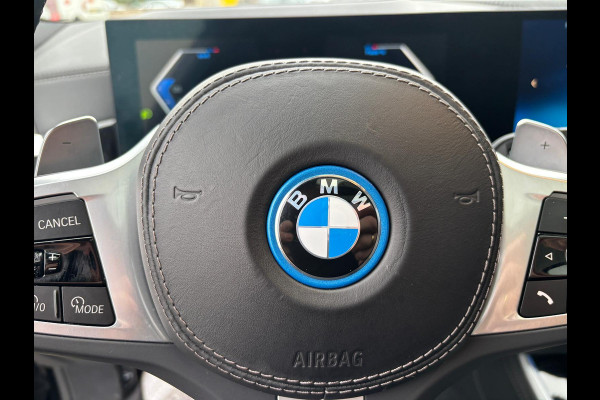 BMW X5 xDrive50e M-Sport PANORAMADAK HARMAN KARDON 360 CAMERA 22 INCH VELGEN LUCHTVERING