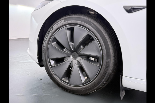 Tesla Model 3 Premium Long Range AWD 78 kWh ORGINELE AFN. TREKHAAK TESLA| AUTOPILOT| STOELVENTILATIE + VERWARMING| VOLLEDIGE TESLA GARANTIE T/M 01/2028 OF 80.000KM| DE HOOGVOLTACCU EN AANDRIJFLIJN TOT 2032 of 192.000KM |
