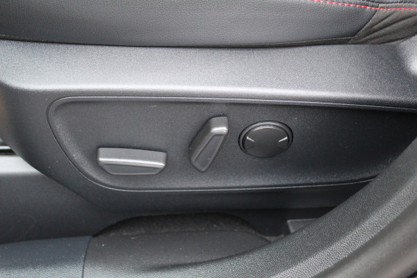 Ford Kuga 2.5 PHEV ST-Line X , 1500kg Trekgewicht Hybride rijden voor een reële prijs ! Adaptive Cruise Control, Stoel-, stuur- en voorraamverwarming, Climate Control, Metallic lak, Camera v+a, Elektr. achterklep, Side- en lane assist etc.