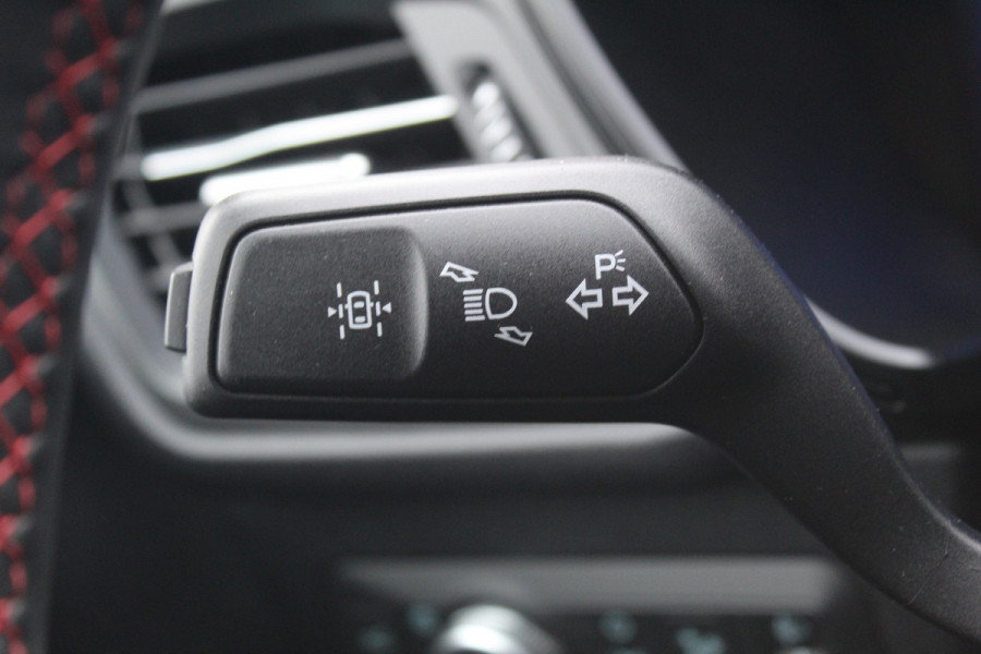 Ford Kuga 2.5 PHEV ST-Line X , 1500kg Trekgewicht Hybride rijden voor een reële prijs ! Adaptive Cruise Control, Stoel-, stuur- en voorraamverwarming, Climate Control, Metallic lak, Camera v+a, Elektr. achterklep, Side- en lane assist etc.