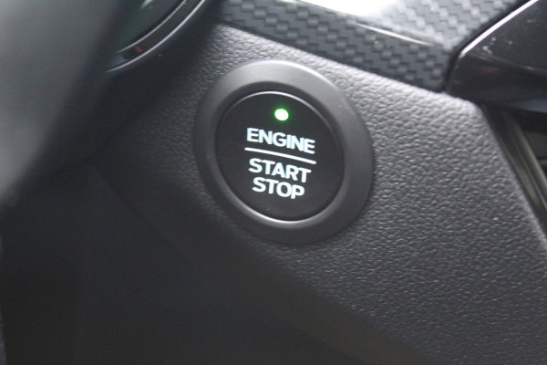 Ford Kuga 2.5 PHEV ST-Line X , 1500kg Trekgewicht Hybride rijden voor een reële prijs ! Adaptive Cruise Control, Stoel-, stuur- en voorraamverwarming, Climate Control, Metallic lak, Camera v+a, Elektr. achterklep, Side- en lane assist etc.