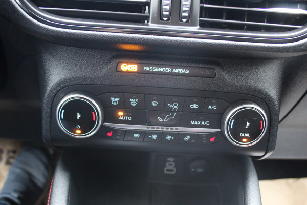 Ford Kuga 2.5 PHEV ST-Line X , 1500kg Trekgewicht Hybride rijden voor een reële prijs ! Adaptive Cruise Control, Stoel-, stuur- en voorraamverwarming, Climate Control, Metallic lak, Camera v+a, Elektr. achterklep, Side- en lane assist etc.