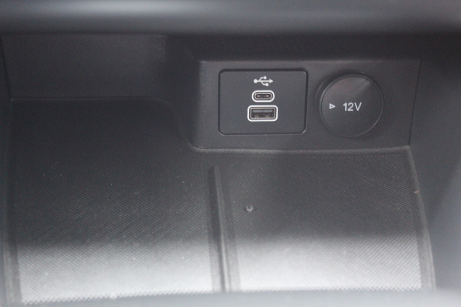 Ford Kuga 2.5 PHEV ST-Line X , 1500kg Trekgewicht Hybride rijden voor een reële prijs ! Adaptive Cruise Control, Stoel-, stuur- en voorraamverwarming, Climate Control, Metallic lak, Camera v+a, Elektr. achterklep, Side- en lane assist etc.