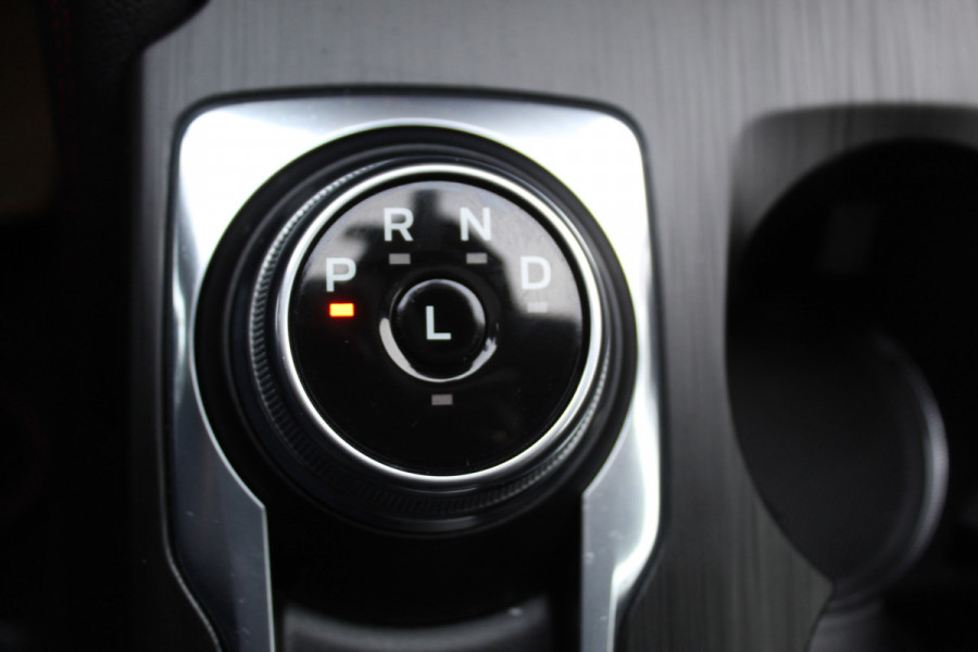 Ford Kuga 2.5 PHEV ST-Line X , 1500kg Trekgewicht Hybride rijden voor een reële prijs ! Adaptive Cruise Control, Stoel-, stuur- en voorraamverwarming, Climate Control, Metallic lak, Camera v+a, Elektr. achterklep, Side- en lane assist etc.