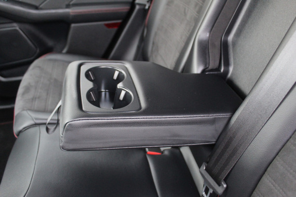 Ford Kuga 2.5 PHEV ST-Line X , 1500kg Trekgewicht Hybride rijden voor een reële prijs ! Adaptive Cruise Control, Stoel-, stuur- en voorraamverwarming, Climate Control, Metallic lak, Camera v+a, Elektr. achterklep, Side- en lane assist etc.