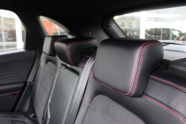 Ford Kuga 2.5 PHEV ST-Line X , 1500kg Trekgewicht Hybride rijden voor een reële prijs ! Adaptive Cruise Control, Stoel-, stuur- en voorraamverwarming, Climate Control, Metallic lak, Camera v+a, Elektr. achterklep, Side- en lane assist etc.