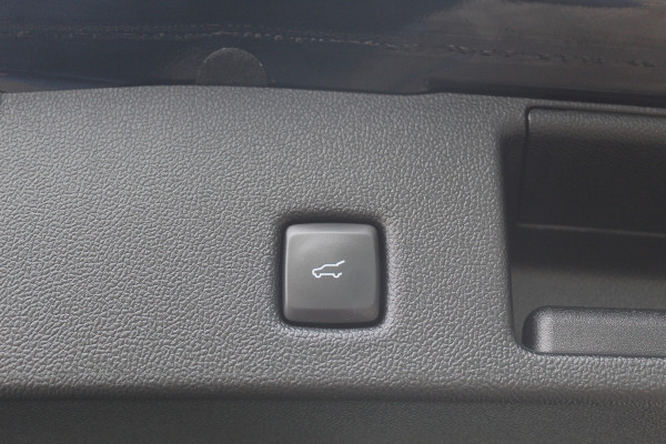 Ford Kuga 2.5 PHEV ST-Line X , 1500kg Trekgewicht Hybride rijden voor een reële prijs ! Adaptive Cruise Control, Stoel-, stuur- en voorraamverwarming, Climate Control, Metallic lak, Camera v+a, Elektr. achterklep, Side- en lane assist etc.