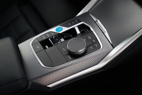 BMW i4 M50 High Executive 84 kWh | Schuifdak | BTW incl. | Harman/Kardon | Head up | Adaptieve cruise | Kuipstoelen | 360 cam |