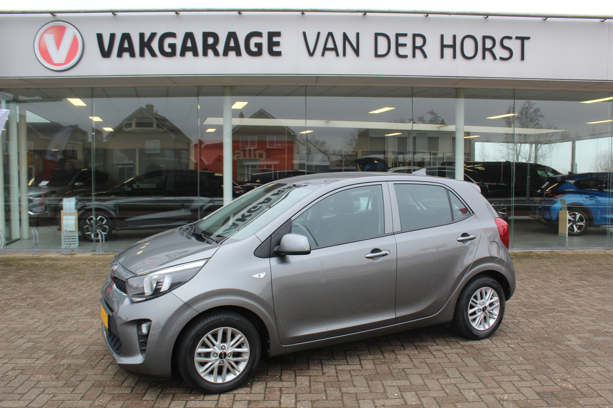Kia Picanto 1.0-67pk DPi DynamicLine. Kwalitatief erg goed wagen voor jaren zorgeloos rijplezier! Airco, metallic lak, camera, cruise control, elektr. ramen v+a, Android auto/Apple carplay, DAB radio, USB aansl., LM wielen etc