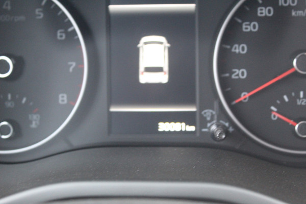 Kia Picanto 1.0-67pk DPi DynamicLine. Kwalitatief erg goed wagen voor jaren zorgeloos rijplezier! Airco, metallic lak, camera, cruise control, elektr. ramen v+a, Android auto/Apple carplay, DAB radio, USB aansl., LM wielen etc