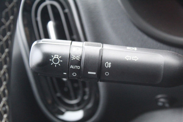 Kia Picanto 1.0-67pk DPi DynamicLine. Kwalitatief erg goed wagen voor jaren zorgeloos rijplezier! Airco, metallic lak, camera, cruise control, elektr. ramen v+a, Android auto/Apple carplay, DAB radio, USB aansl., LM wielen etc