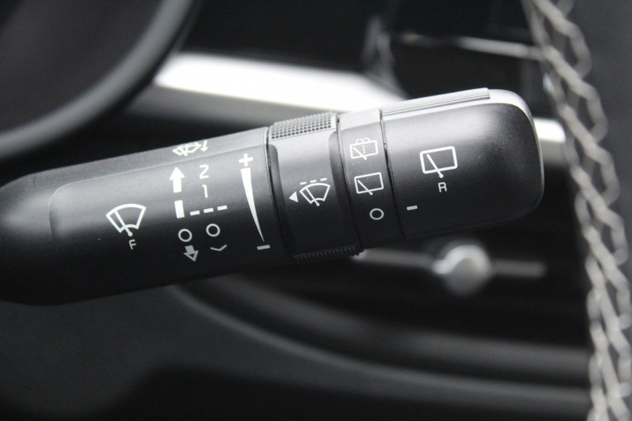 Kia Picanto 1.0-67pk DPi DynamicLine. Kwalitatief erg goed wagen voor jaren zorgeloos rijplezier! Airco, metallic lak, camera, cruise control, elektr. ramen v+a, Android auto/Apple carplay, DAB radio, USB aansl., LM wielen etc