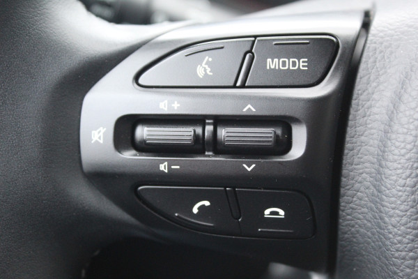 Kia Picanto 1.0-67pk DPi DynamicLine. Kwalitatief erg goed wagen voor jaren zorgeloos rijplezier! Airco, metallic lak, camera, cruise control, elektr. ramen v+a, Android auto/Apple carplay, DAB radio, USB aansl., LM wielen etc