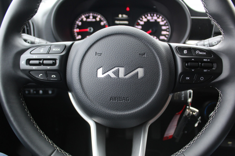 Kia Picanto 1.0-67pk DPi DynamicLine. Kwalitatief erg goed wagen voor jaren zorgeloos rijplezier! Airco, metallic lak, camera, cruise control, elektr. ramen v+a, Android auto/Apple carplay, DAB radio, USB aansl., LM wielen etc