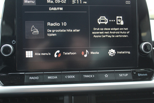 Kia Picanto 1.0-67pk DPi DynamicLine. Kwalitatief erg goed wagen voor jaren zorgeloos rijplezier! Airco, metallic lak, camera, cruise control, elektr. ramen v+a, Android auto/Apple carplay, DAB radio, USB aansl., LM wielen etc