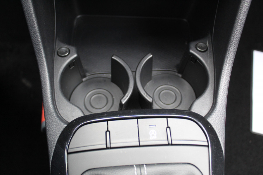 Kia Picanto 1.0-67pk DPi DynamicLine. Kwalitatief erg goed wagen voor jaren zorgeloos rijplezier! Airco, metallic lak, camera, cruise control, elektr. ramen v+a, Android auto/Apple carplay, DAB radio, USB aansl., LM wielen etc