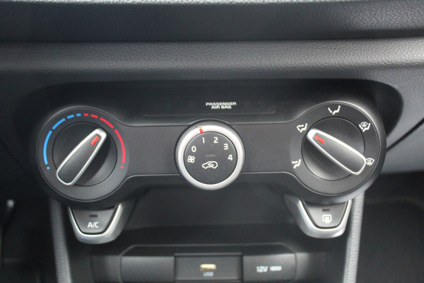 Kia Picanto 1.0-67pk DPi DynamicLine. Kwalitatief erg goed wagen voor jaren zorgeloos rijplezier! Airco, metallic lak, camera, cruise control, elektr. ramen v+a, Android auto/Apple carplay, DAB radio, USB aansl., LM wielen etc