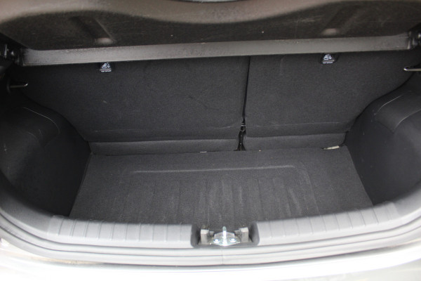 Kia Picanto 1.0-67pk DPi DynamicLine. Kwalitatief erg goed wagen voor jaren zorgeloos rijplezier! Airco, metallic lak, camera, cruise control, elektr. ramen v+a, Android auto/Apple carplay, DAB radio, USB aansl., LM wielen etc