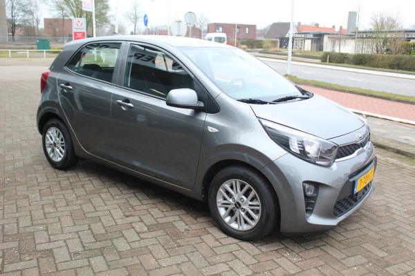Kia Picanto 1.0-67pk DPi DynamicLine. Kwalitatief erg goed wagen voor jaren zorgeloos rijplezier! Airco, metallic lak, camera, cruise control, elektr. ramen v+a, Android auto/Apple carplay, DAB radio, USB aansl., LM wielen etc