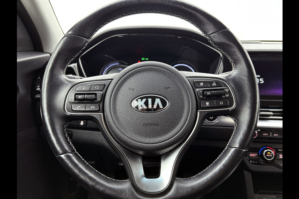 Kia e-Niro DynamicLine 64 kWh (NAVIGATIE, STOEL-/STUURVERWARMING, CARPLAY, 1e EIGENAAR)