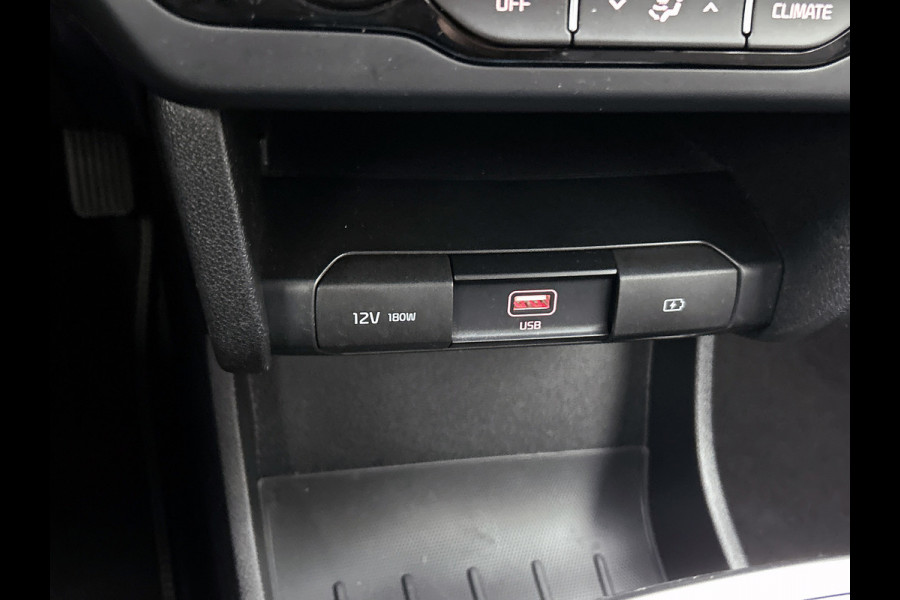 Kia e-Niro DynamicLine 64 kWh (NAVIGATIE, STOEL-/STUURVERWARMING, CARPLAY, 1e EIGENAAR)
