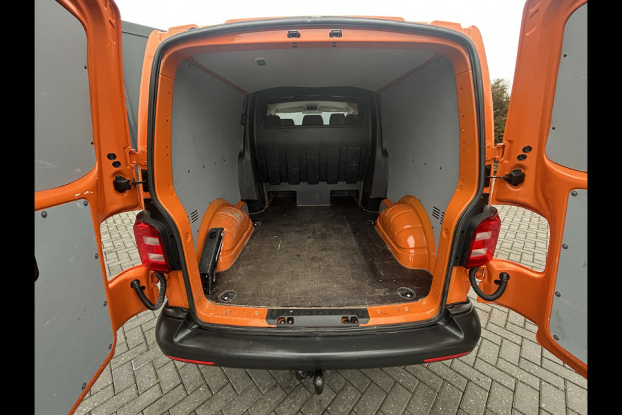 Volkswagen Transporter 2.0 TDI 102 PK TRENDLINE / L2H1 / 1e EIG. / DUBBEL CABINE / TREKHAAK / AIRCO / CRUISE