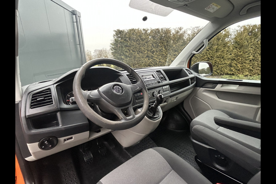 Volkswagen Transporter 2.0 TDI 102 PK TRENDLINE / L2H1 / 1e EIG. / DUBBEL CABINE / TREKHAAK / AIRCO / CRUISE