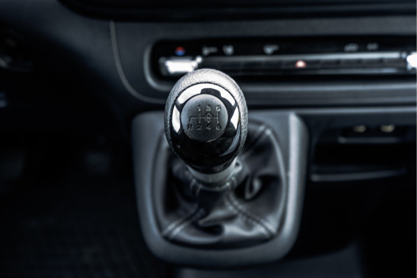 Mercedes-Benz Vito 116 CDI L2H1 Pro | Facelift | 160 PK | Mbux | Navi | Camera | Cruise | Carplay