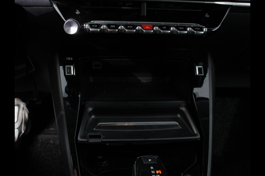 Peugeot e-208 EV Allure 50 kWh Climate control | Cruise control | LED | Camera | Parkeersensor achter | Lane assist | Navigatie | Apple Carplay/ Android Auto