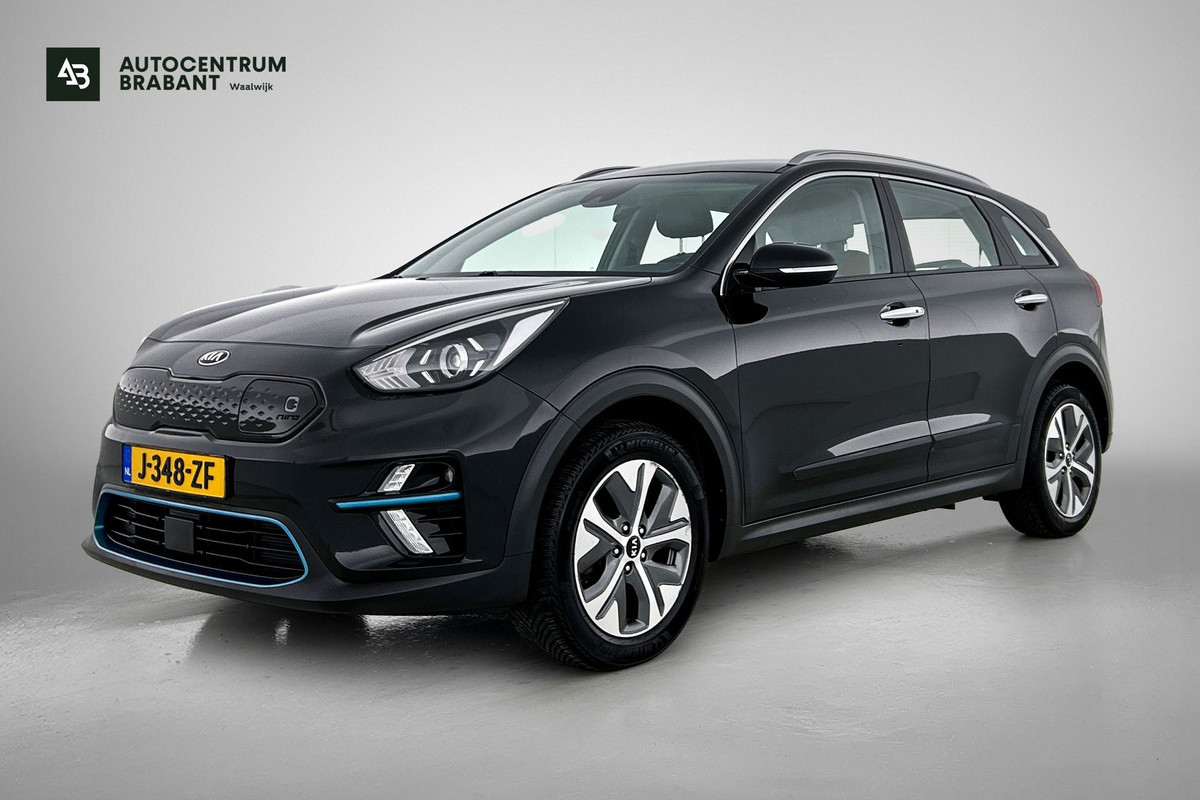 Kia e-Niro DynamicLine 64 kWh (NAVIGATIE, STOEL-/STUURVERWARMING, ADAPTIVE CRUISE, CARPLAY, 1e EIGENAAR)