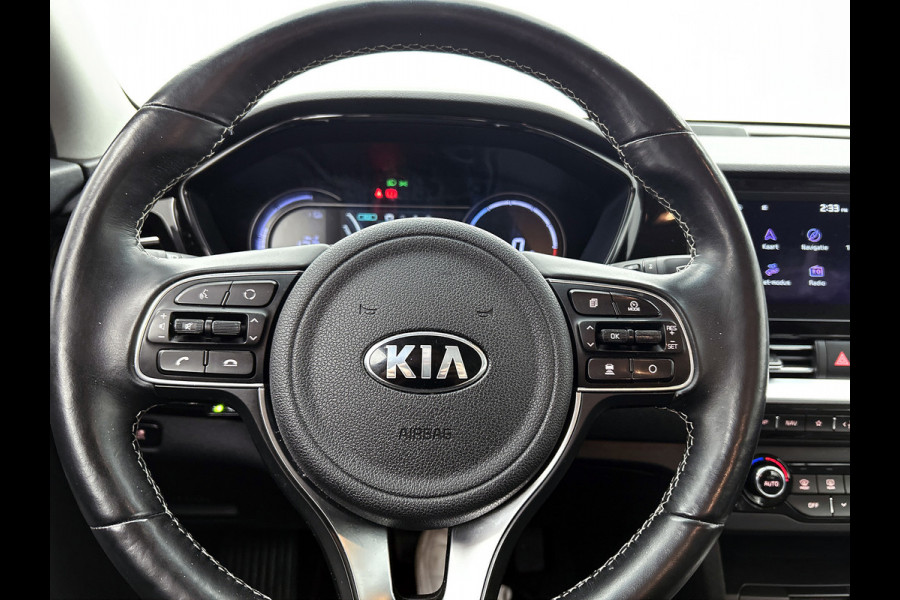 Kia e-Niro DynamicLine 64 kWh (NAVIGATIE, STOEL-/STUURVERWARMING, ADAPTIVE CRUISE, CARPLAY, 1e EIGENAAR)