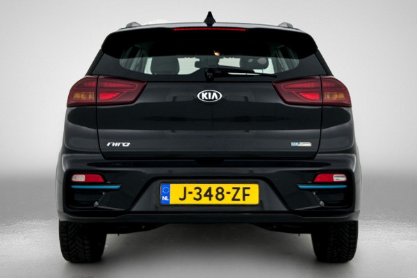 Kia e-Niro DynamicLine 64 kWh (NAVIGATIE, STOEL-/STUURVERWARMING, ADAPTIVE CRUISE, CARPLAY, 1e EIGENAAR)