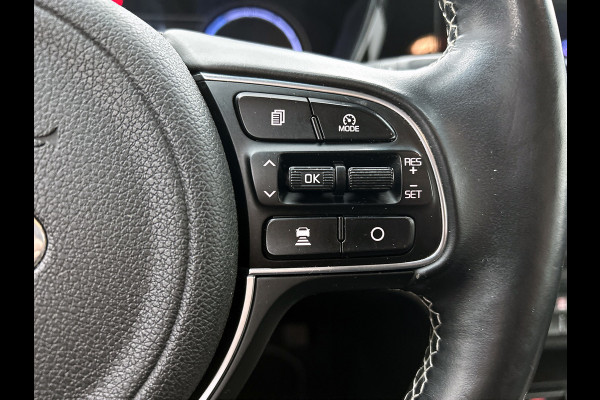 Kia e-Niro DynamicLine 64 kWh (NAVIGATIE, STOEL-/STUURVERWARMING, ADAPTIVE CRUISE, CARPLAY, 1e EIGENAAR)