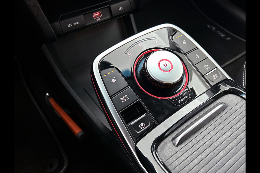 Kia e-Niro DynamicLine 64 kWh (NAVIGATIE, STOEL-/STUURVERWARMING, ADAPTIVE CRUISE, CARPLAY, 1e EIGENAAR)