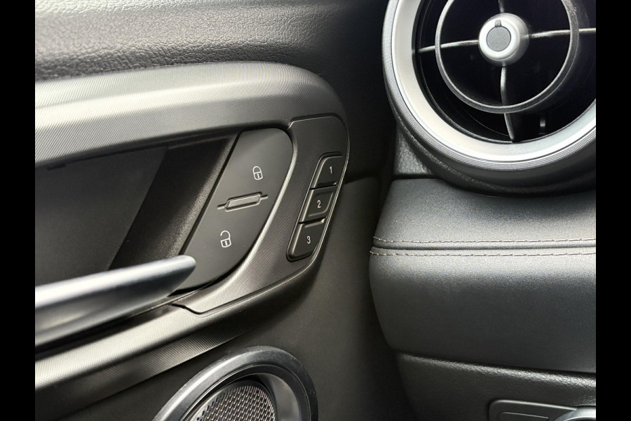 Alfa Romeo Tonale 1.3T PHEV Edizione Speciale 280pk! | Volle uitrusting! | Lederen bekleding | 360 graden Camera | Stoelverwarming/ventilatie | Adaptive cruise control | Schakelflippers |