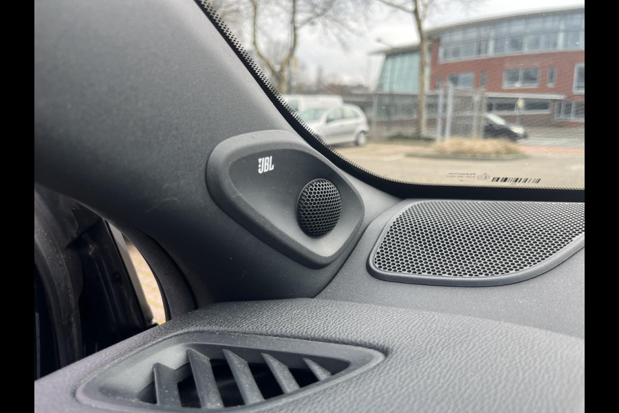 Toyota Yaris 1.5 Hybrid Executive | JBL speakers | Headup display| Leder interieur | Stoelverwarming