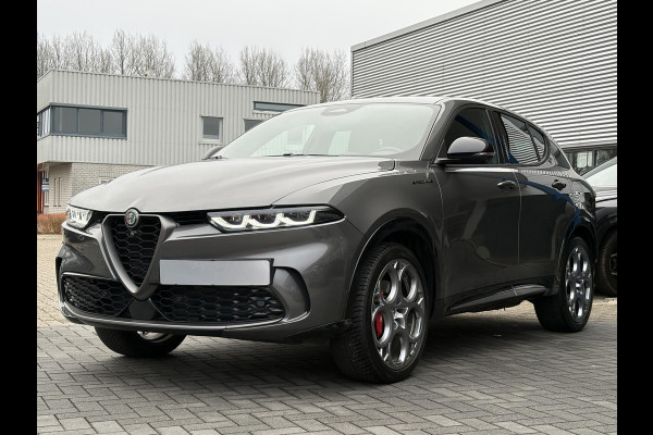 Alfa Romeo Tonale 1.3T PHEV Edizione Speciale 280pk! | Volle uitrusting! | Lederen bekleding | 360 graden Camera | Stoelverwarming/ventilatie | Adaptive cruise control | Schakelflippers |