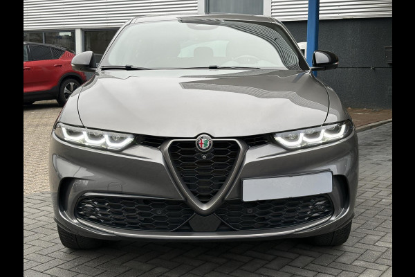 Alfa Romeo Tonale 1.3T PHEV Edizione Speciale 280pk! | Volle uitrusting! | Lederen bekleding | 360 graden Camera | Stoelverwarming/ventilatie | Adaptive cruise control | Schakelflippers |